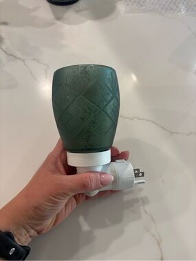 Scentsy Green Frosted Plug-In Warmer